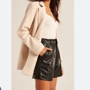 NWT - Abercrombie & Fitch shorts, brown, M